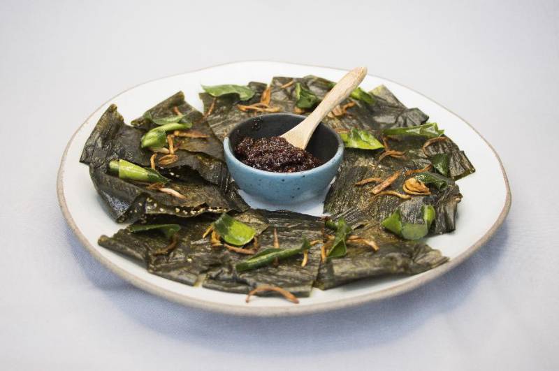 ໄຄແຜ່ນ ກັບ ແຈ່ວບອງ - Khaipen