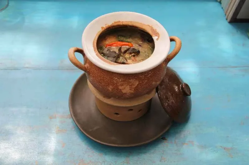 ເອາະຫຼາມໄກ່ ຫຼື ໝູ - Or Lam Kai or Moo