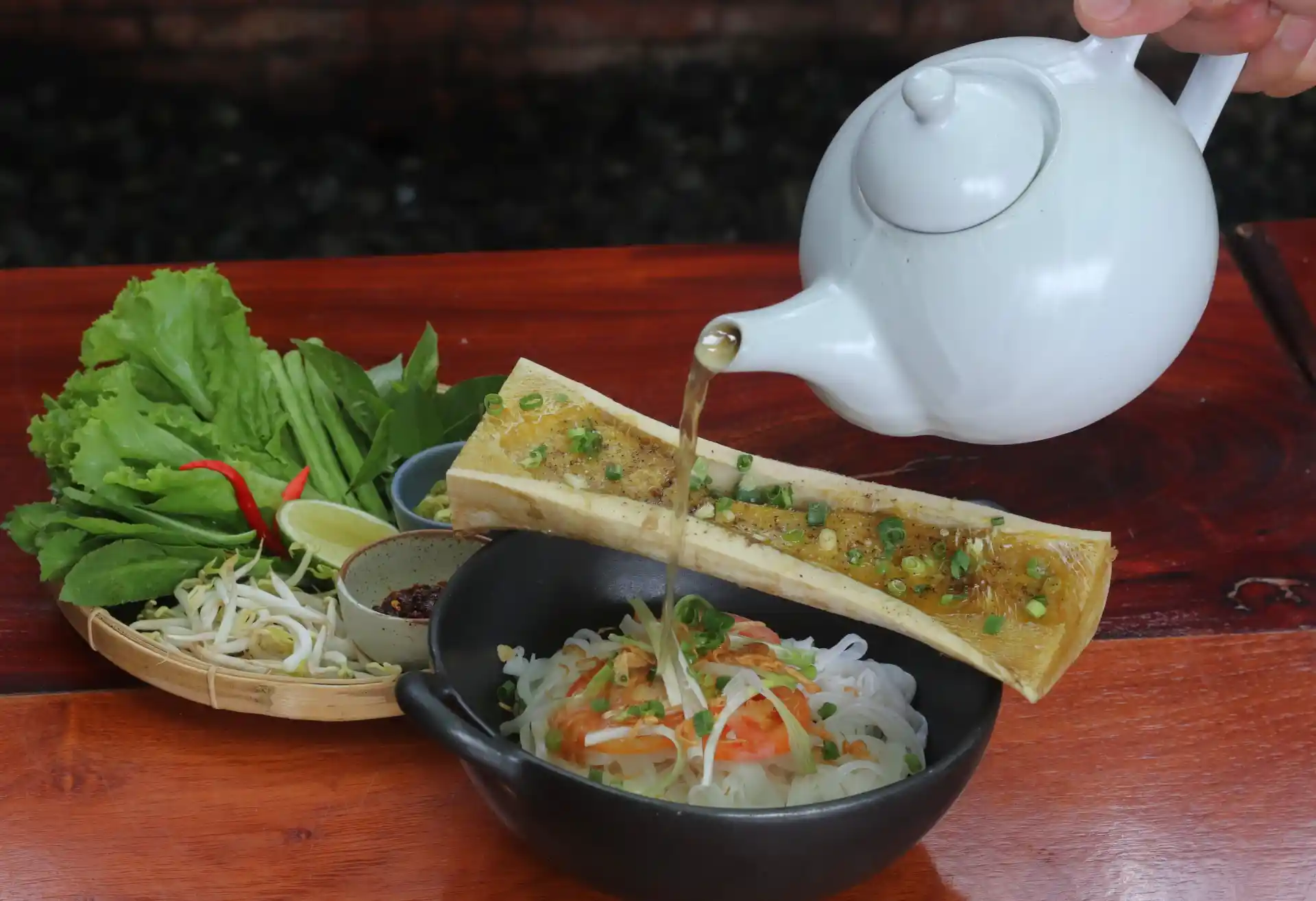 ເຟິໄຂກະດູກງົວ - Feu Khai Kaduk Gua