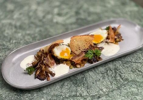 Espuma de lard fumé et oeuf mollet pané