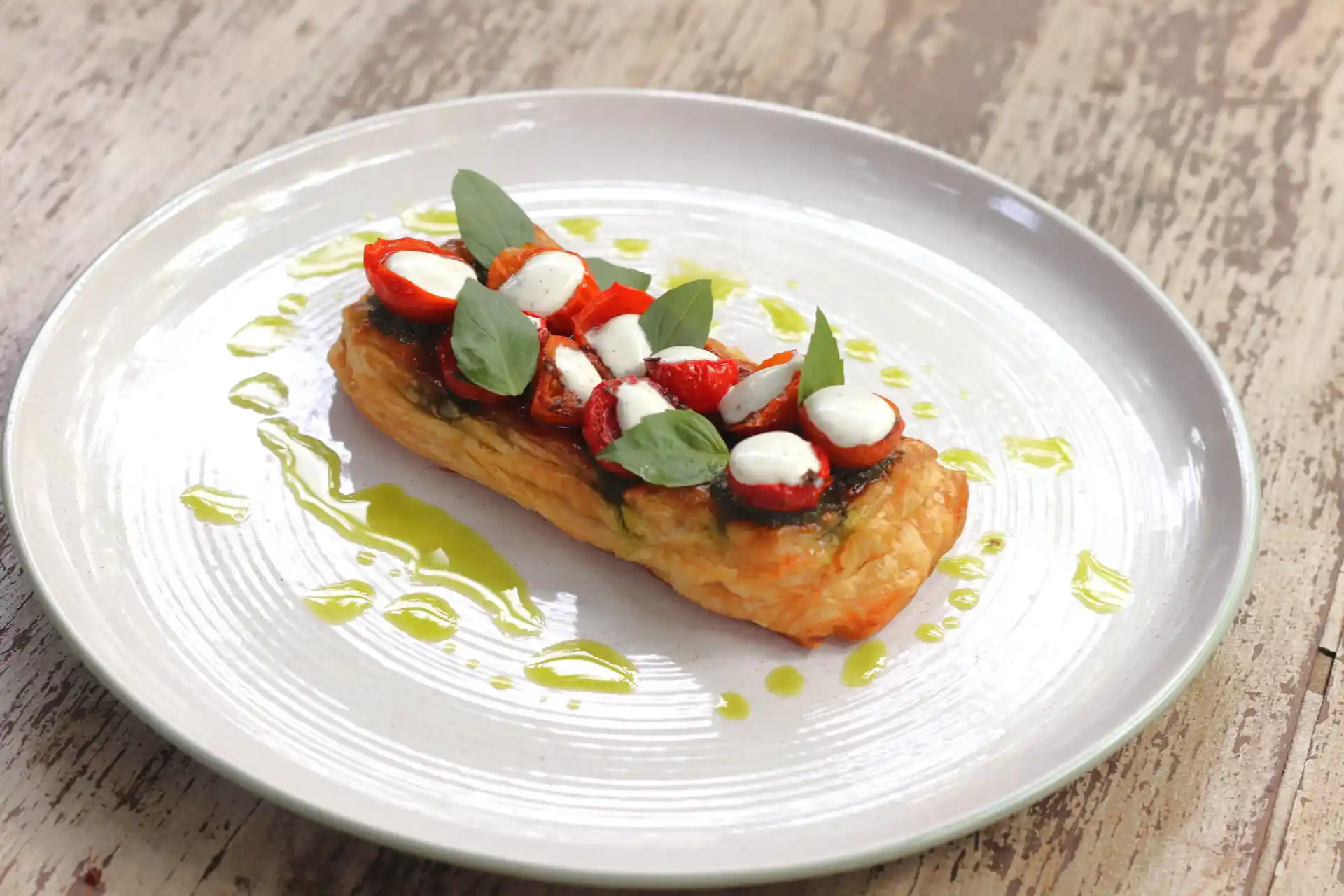 Tarte Feuilletée aux Tomates Cerises